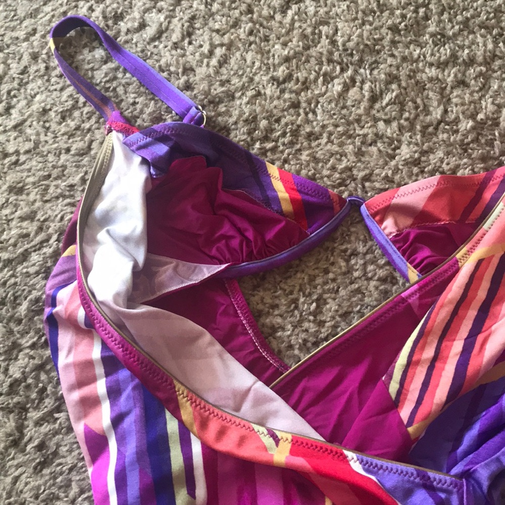 One piece - Picture 2 of 3